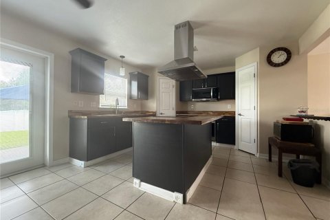 House in Lakeland, Florida 4 bedrooms, 206.43 sq.m. № 1909701 - photo 3
