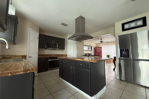 House in Lakeland, Florida 4 bedrooms, 206.43 sq.m. № 1909701 - photo 4