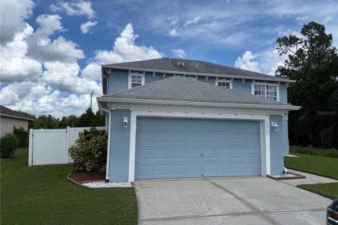 House in Lakeland, Florida 4 bedrooms, 206.43 sq.m. № 1909701 - photo 1