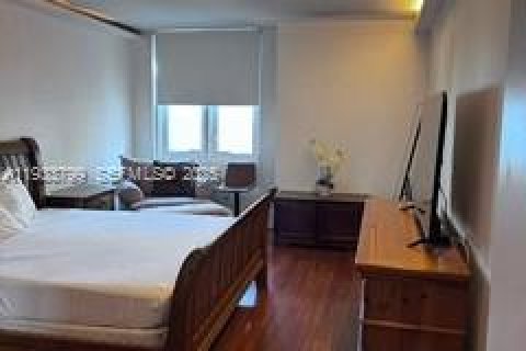 Condo in Miami Beach, Florida, 1 bedroom  № 1992066 - photo 9