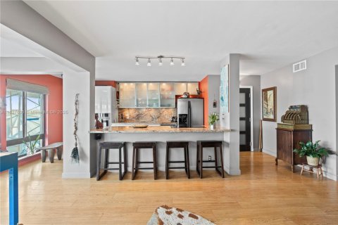 Condo in Hollywood, Florida, 2 bedrooms  № 1934103 - photo 14