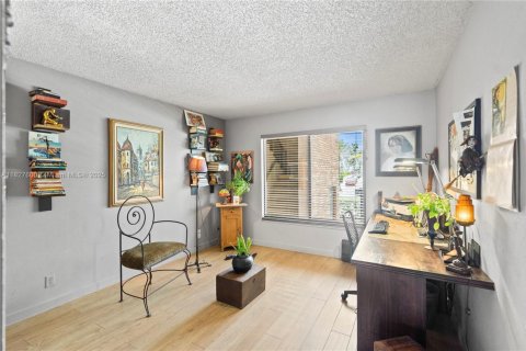Condo in Hollywood, Florida, 2 bedrooms  № 1934103 - photo 24