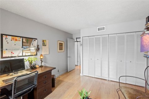 Condo in Hollywood, Florida, 2 bedrooms  № 1934103 - photo 27