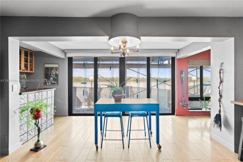 Condo in Hollywood, Florida, 2 bedrooms  № 1934103 - photo 18