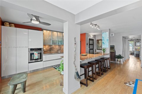 Condo in Hollywood, Florida, 2 bedrooms  № 1934103 - photo 12