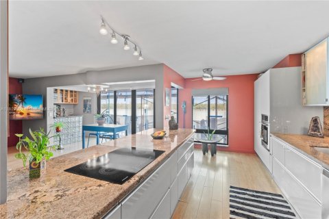 Condo in Hollywood, Florida, 2 bedrooms  № 1934103 - photo 10