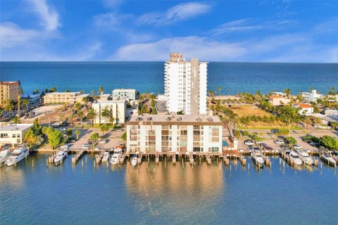 Condo in Hollywood, Florida, 2 bedrooms  № 1934103 - photo 3