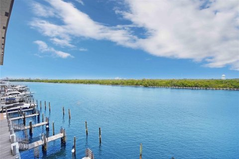 Condo in Hollywood, Florida, 2 bedrooms  № 1934103 - photo 4