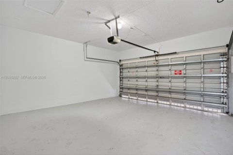 House in Miami, Florida 3 bedrooms, 126.16 sq.m. № 2065474 - photo 27