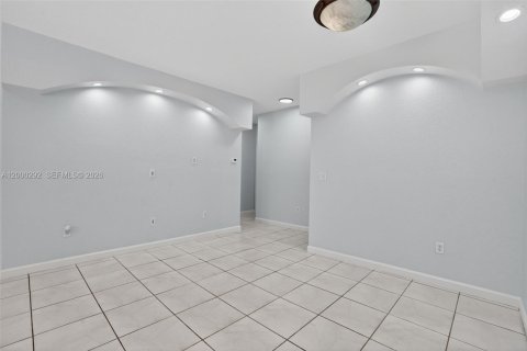 House in Miami, Florida 3 bedrooms, 126.16 sq.m. № 2065474 - photo 5