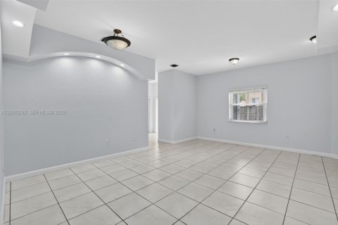 House in Miami, Florida 3 bedrooms, 126.16 sq.m. № 2065474 - photo 7