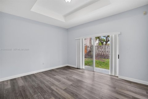 House in Miami, Florida 3 bedrooms, 126.16 sq.m. № 2065474 - photo 15