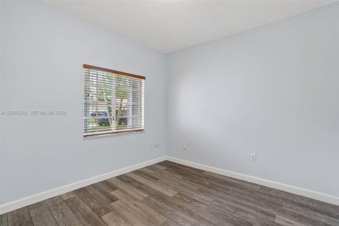 House in Miami, Florida 3 bedrooms, 126.16 sq.m. № 2065474 - photo 20