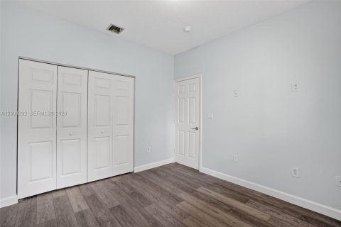 House in Miami, Florida 3 bedrooms, 126.16 sq.m. № 2065474 - photo 24