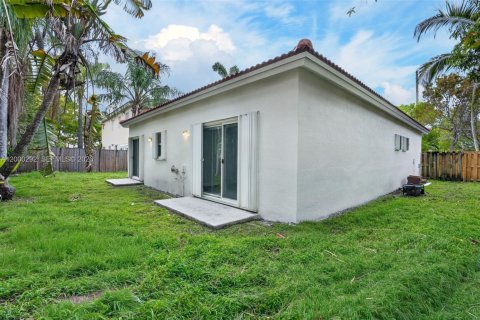 House in Miami, Florida 3 bedrooms, 126.16 sq.m. № 2065474 - photo 29