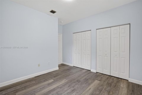 House in Miami, Florida 3 bedrooms, 126.16 sq.m. № 2065474 - photo 21