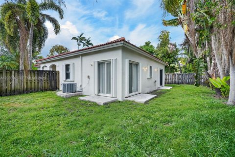 House in Miami, Florida 3 bedrooms, 126.16 sq.m. № 2065474 - photo 28