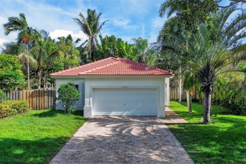 House in Miami, Florida 3 bedrooms, 126.16 sq.m. № 2065474