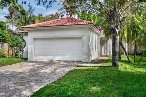 House in Miami, Florida 3 bedrooms, 126.16 sq.m. № 2065474 - photo 3