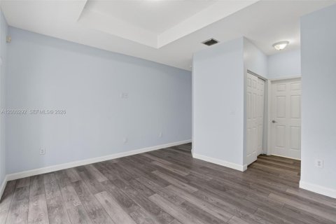 House in Miami, Florida 3 bedrooms, 126.16 sq.m. № 2065474 - photo 16