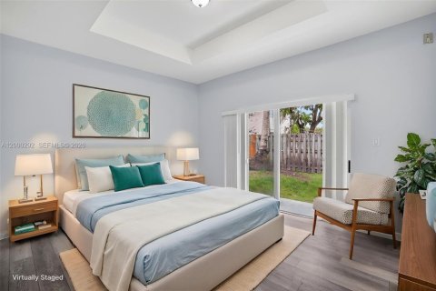 House in Miami, Florida 3 bedrooms, 126.16 sq.m. № 2065474 - photo 14