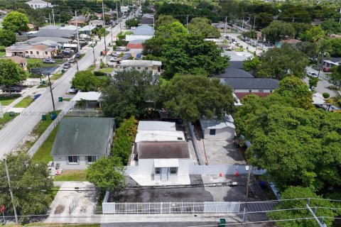 Villa ou maison à vendre à Miami, Floride: 2 chambres, 67.82 m2 № 1893260 - photo 18