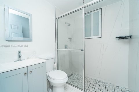 Villa ou maison à vendre à Miami, Floride: 2 chambres, 67.82 m2 № 1893260 - photo 13