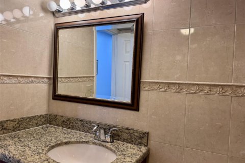 Купить кондоминиум в Майами, Флорида 2 спальни, 105.63м2, № 2190464 - фото 18
