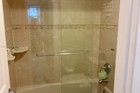 Купить кондоминиум в Майами, Флорида 2 спальни, 105.63м2, № 2190464 - фото 15