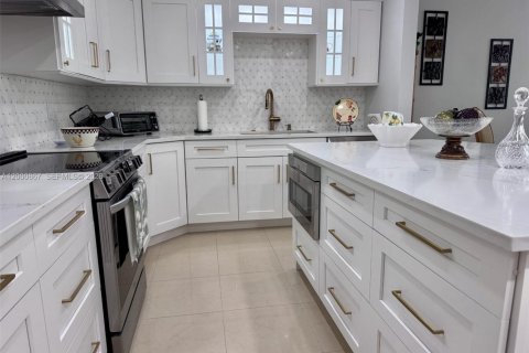 Купить кондоминиум в Майами, Флорида 2 спальни, 105.63м2, № 2190464 - фото 8
