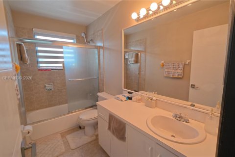 Casa en venta en Pembroke Pines, Florida, 4 dormitorios, 202.06 m2 № 2058494 - foto 25