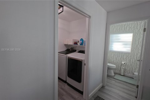 Casa en venta en Pembroke Pines, Florida, 4 dormitorios, 202.06 m2 № 2058494 - foto 13