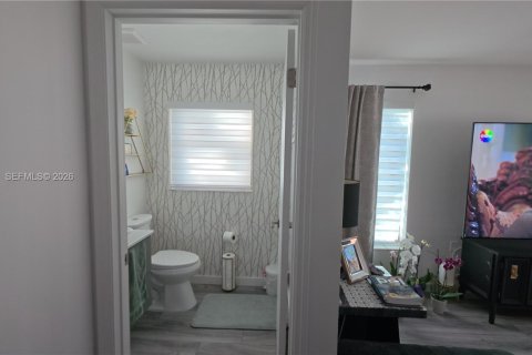 Casa en venta en Pembroke Pines, Florida, 4 dormitorios, 202.06 m2 № 2058494 - foto 12