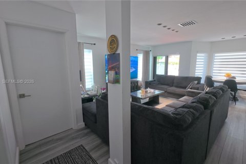 Casa en venta en Pembroke Pines, Florida, 4 dormitorios, 202.06 m2 № 2058494 - foto 11