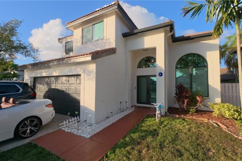 Casa en Pembroke Pines, Florida 4 dormitorios, 202.06 m2 № 2058494