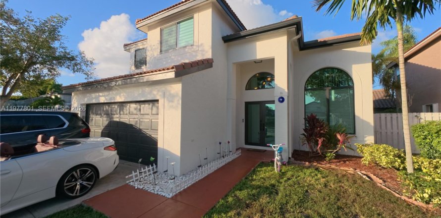 Casa en Pembroke Pines, Florida 4 dormitorios, 202.06 m2 № 2058494