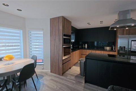 Casa en venta en Pembroke Pines, Florida, 4 dormitorios, 202.06 m2 № 2058494 - foto 8