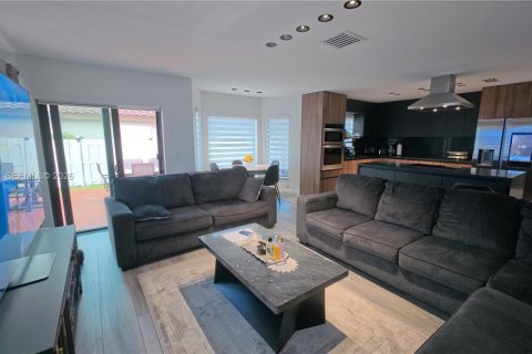 Casa en venta en Pembroke Pines, Florida, 4 dormitorios, 202.06 m2 № 2058494 - foto 10