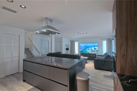 Casa en venta en Pembroke Pines, Florida, 4 dormitorios, 202.06 m2 № 2058494 - foto 6