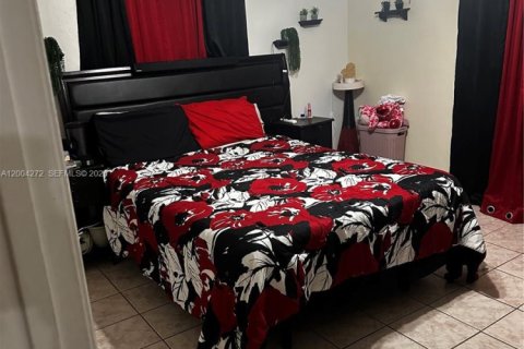 Townhouse in Miami, Florida 2 bedrooms, 412.49 sq.m. № 2068410 - photo 3