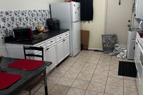 Townhouse in Miami, Florida 2 bedrooms, 412.49 sq.m. № 2068410 - photo 2