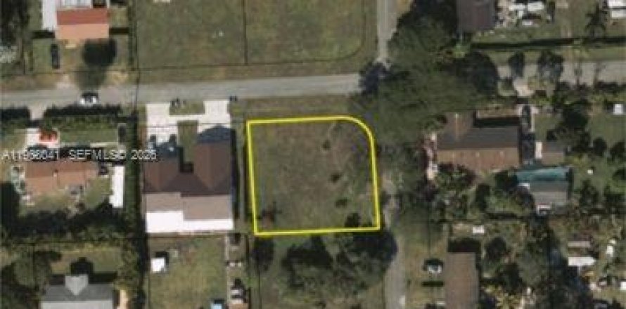 Земельный участок в Майами, Флорида № 2029476