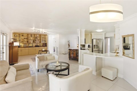 Villa ou maison à vendre à Miami, Floride: 5 chambres, 310.57 m2 № 2055320 - photo 6