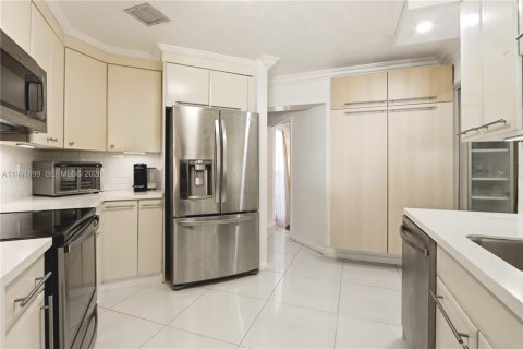 Villa ou maison à vendre à Miami, Floride: 5 chambres, 310.57 m2 № 2055320 - photo 9