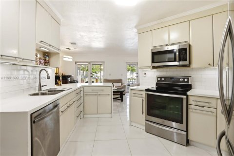 Villa ou maison à vendre à Miami, Floride: 5 chambres, 310.57 m2 № 2055320 - photo 8