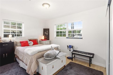 Villa ou maison à vendre à Miami, Floride: 5 chambres, 310.57 m2 № 2055320 - photo 21