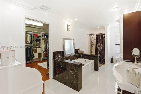 Villa ou maison à vendre à Miami, Floride: 5 chambres, 310.57 m2 № 2055320 - photo 14