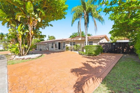 Villa ou maison à vendre à Miami, Floride: 5 chambres, 310.57 m2 № 2055320 - photo 2