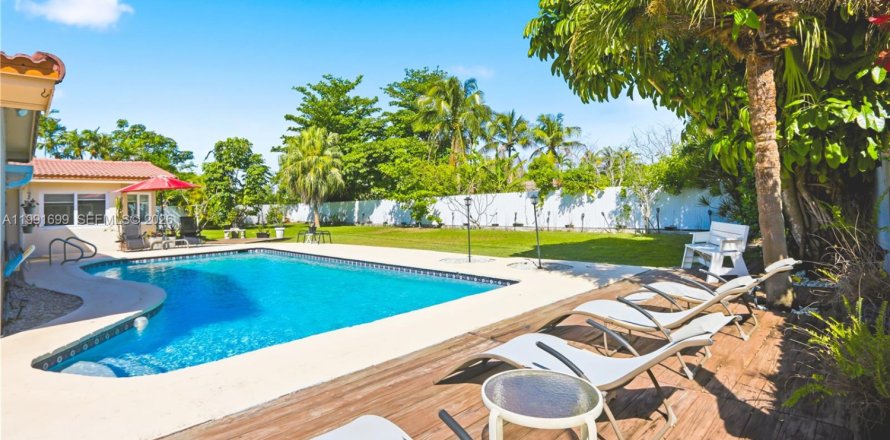 Villa ou maison à Miami, Floride 5 chambres, 310.57 m2 № 2055320