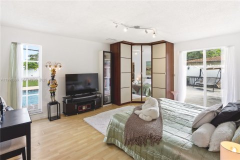Villa ou maison à vendre à Miami, Floride: 5 chambres, 310.57 m2 № 2055320 - photo 17